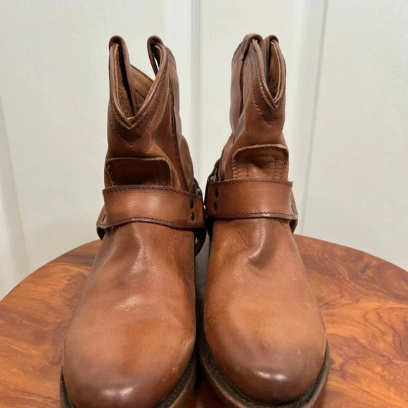 Frye Wyatt Harness Women's Wyatt Ankle Boots Size 5.5 Cognac Brown Western Style - Picture 2 of 12